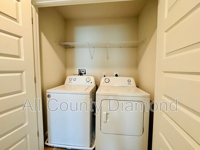 Building Photo - 10 Renea Cv