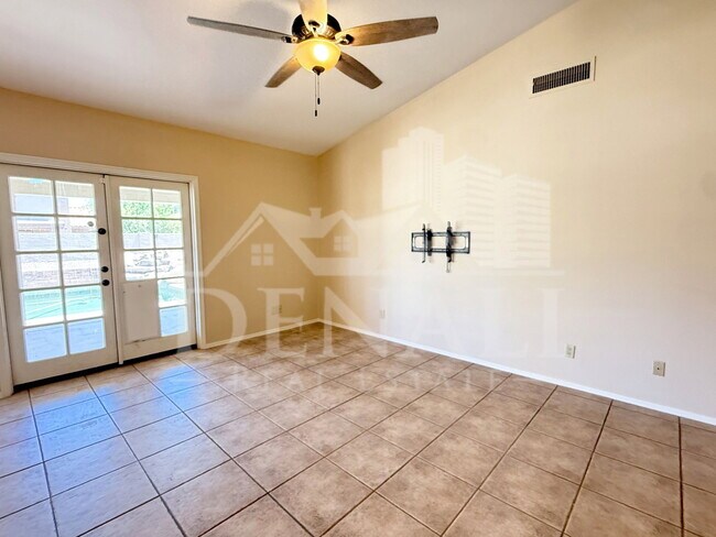 Building Photo - 1211 E Drake Dr