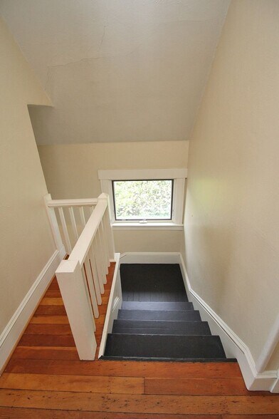 Building Photo - 2027 NW 21st Ave