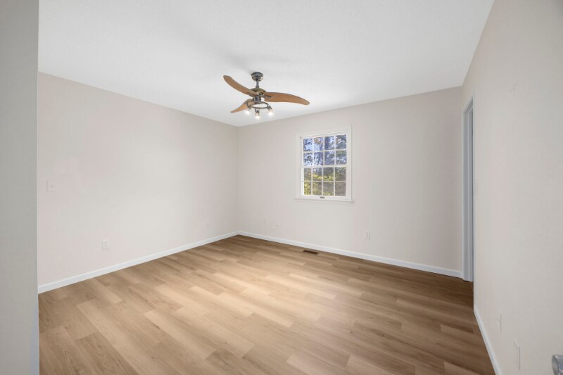 Building Photo - 1755 Fountainbleu Dr