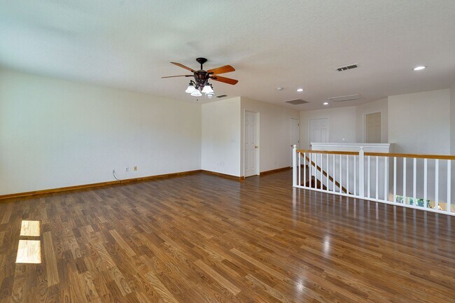 Building Photo - Spacious 4-Bedroom Home, Beautifully Maint...