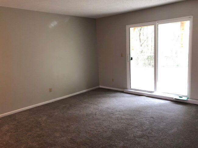 Building Photo - 1730 NW Pine Rd