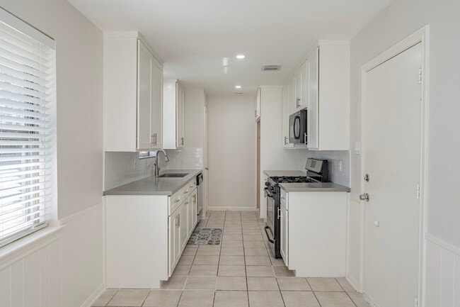 Building Photo - 3435 Gary Ln