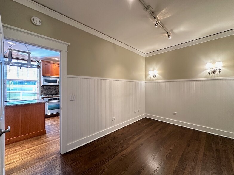Building Photo - 3614 N Bosworth Ave