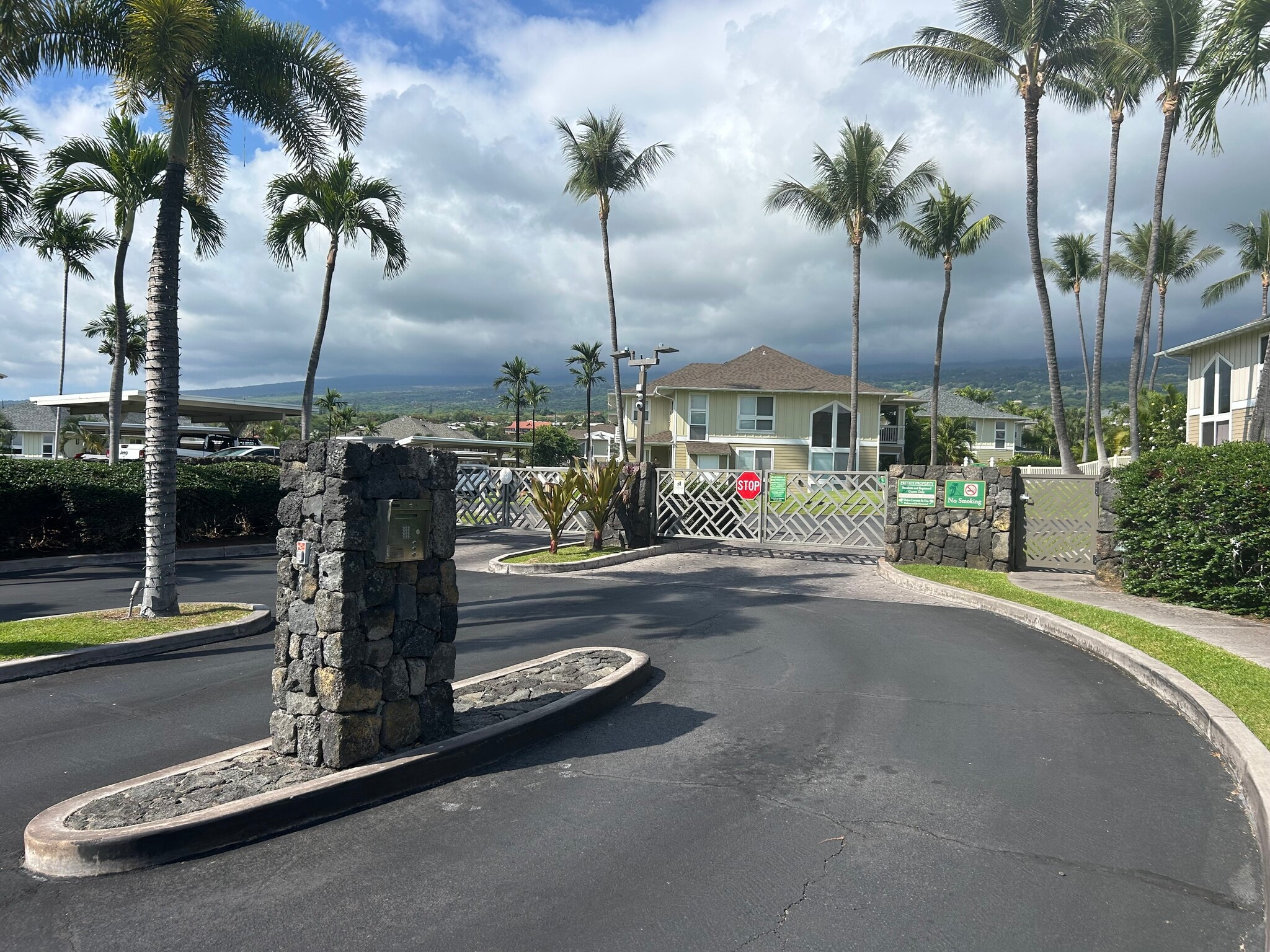 Kona Sea Ridge gated community - 75-6009 Alii Dr