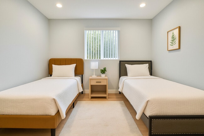 2-person shared - OSTEL: Shared Space - By the Bed