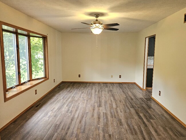 Building Photo - 11044 River Oaks Ln E