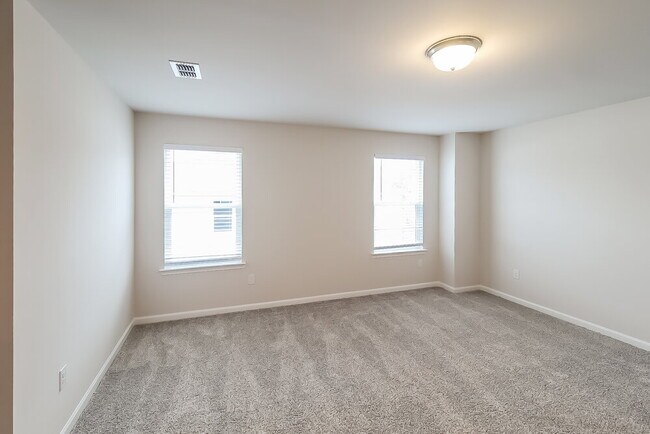 Building Photo - 879 Sara Mdw Rd