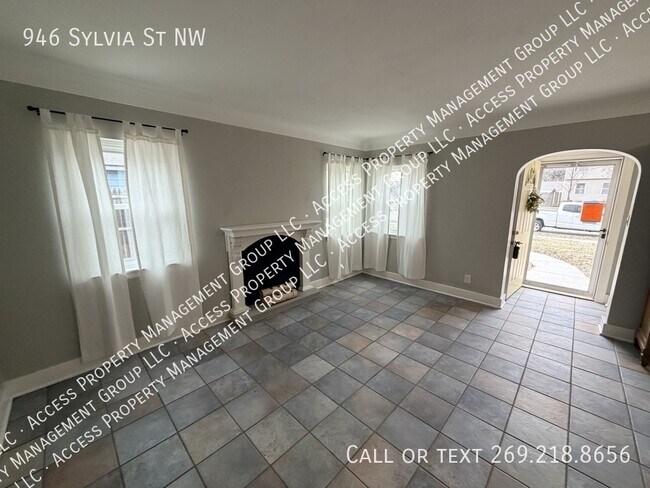 Building Photo - 946 Sylvia St NW
