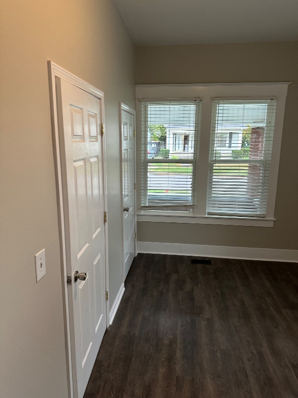 Building Photo - 303 S Alta Ave