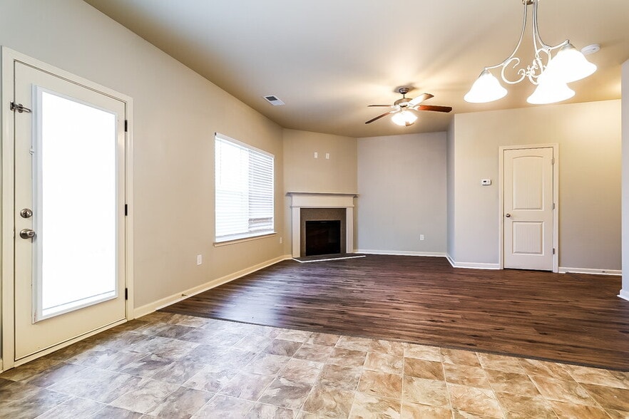 Building Photo - 494 Lobdale Falls Dr