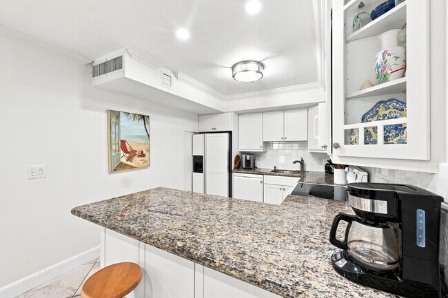 Building Photo - 250 S Ocean Blvd