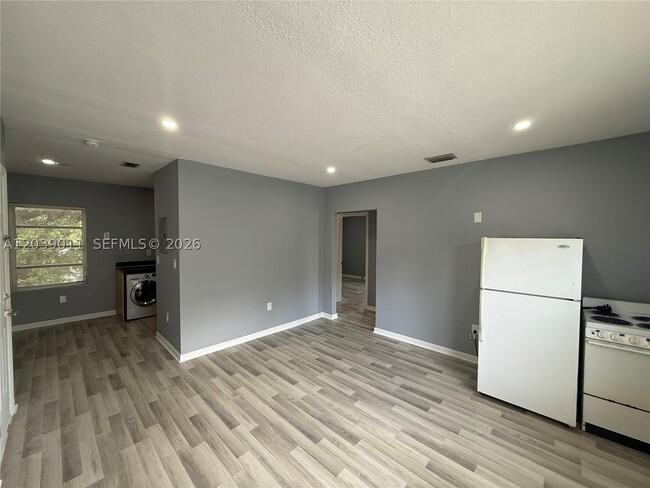 Building Photo - 426 NE 77th Street Rd