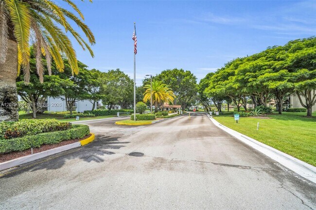 Building Photo - 16778 Willow Creek Dr