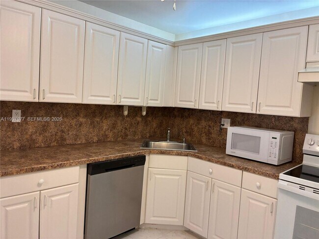 Building Photo - 2780 NE 183rd St