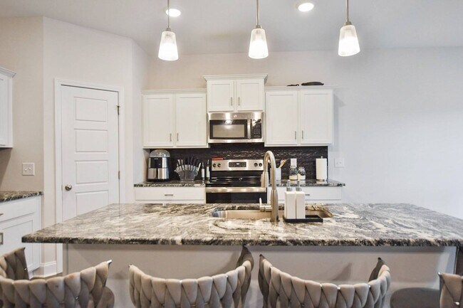Building Photo - 1462 Citadel Dr