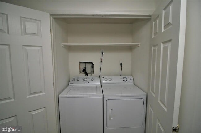 Building Photo - 118 Middle Point Ct