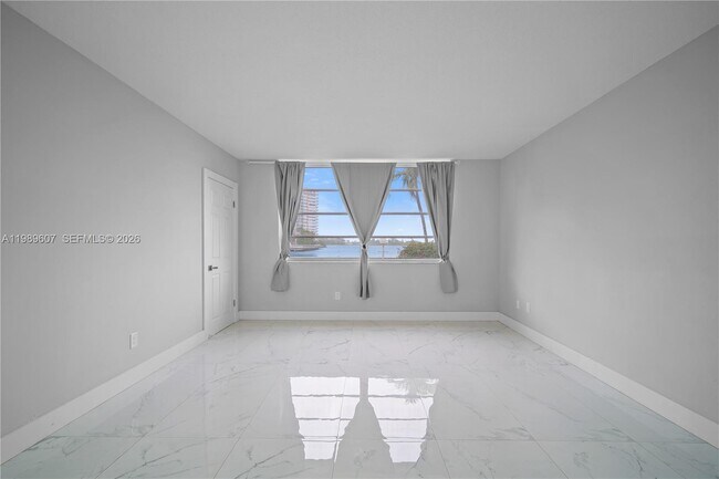 Building Photo - 18601 NE 14th Ave