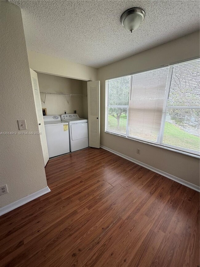 Building Photo - 12950 Vista Isles Dr