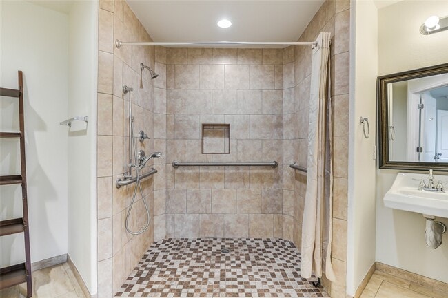 Building Photo - 2023 Louetta Mist Dr