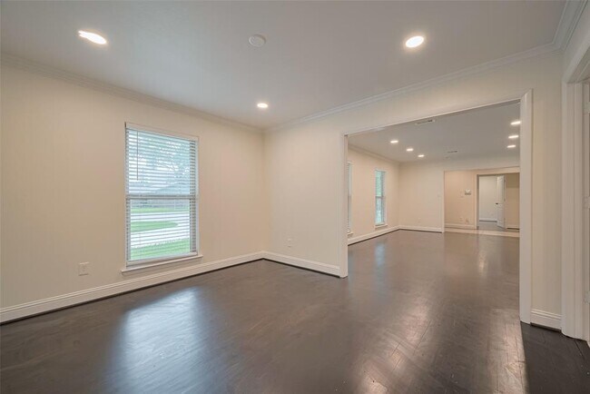 Building Photo - 2402 Chimney Rock Rd