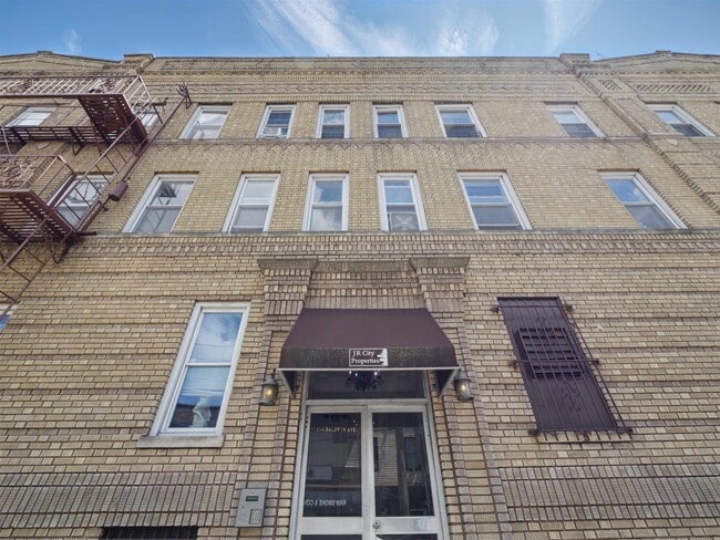 Building Photo - 456 Baldwin Ave