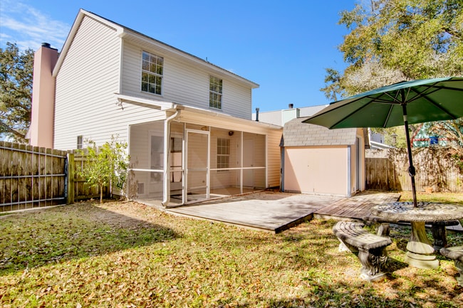 Building Photo - Innerarity Point Living at an Affordable Cost!