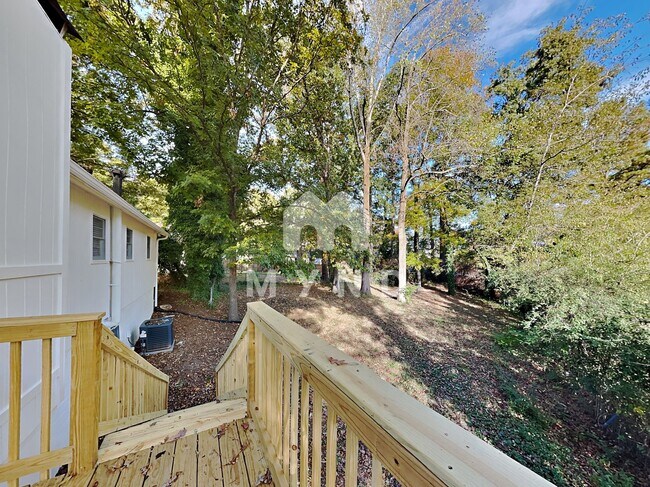 Building Photo - 627 Rountree Rd