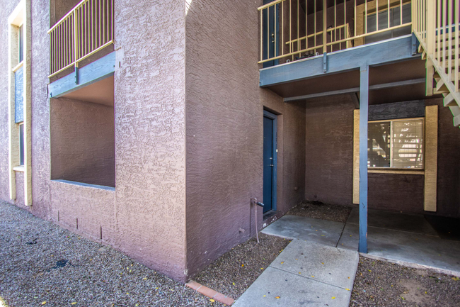 Building Photo - Rare 3BR/2BA Condo, N. Phoenix $1650 1st M...