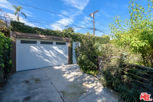 Building Photo - 1179 S Hayworth Ave