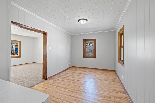Building Photo - 749 Appleton Rd