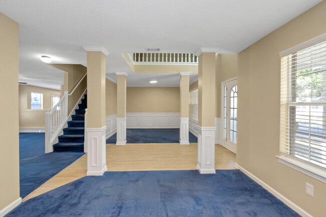 Building Photo - 65 Oak Manor Dr