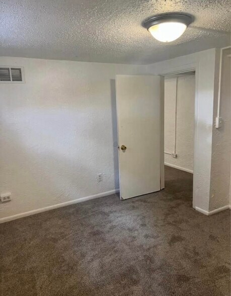 Building Photo - 1570 Newton St