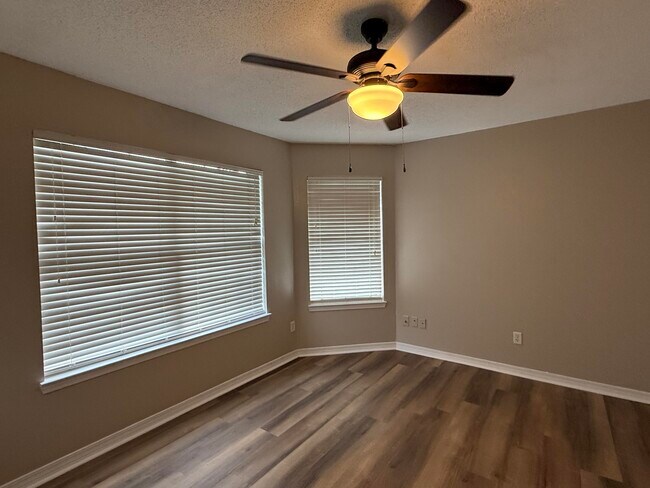 Building Photo - 280 Limestone Cir