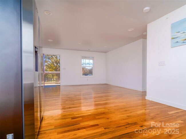 Building Photo - 301 McAllister St