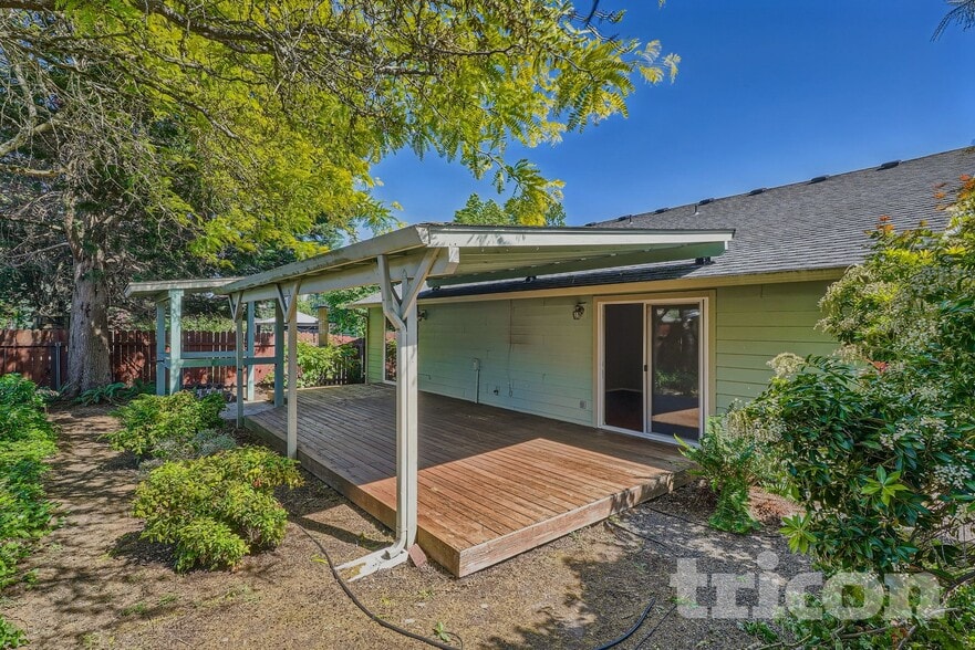 Building Photo - 16312 NE 12th St