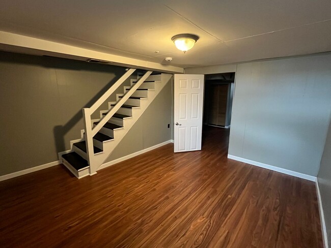 Building Photo - Newly Renovated Townhome available in 21224!