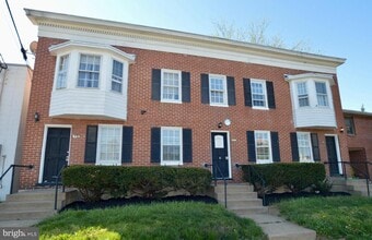 Building Photo - 109 S Bentz St
