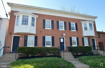 Building Photo - 109 S Bentz St