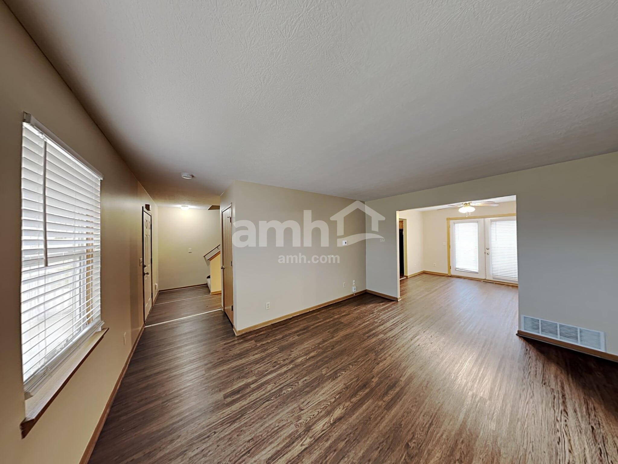 Building Photo - 875 Maher Dr