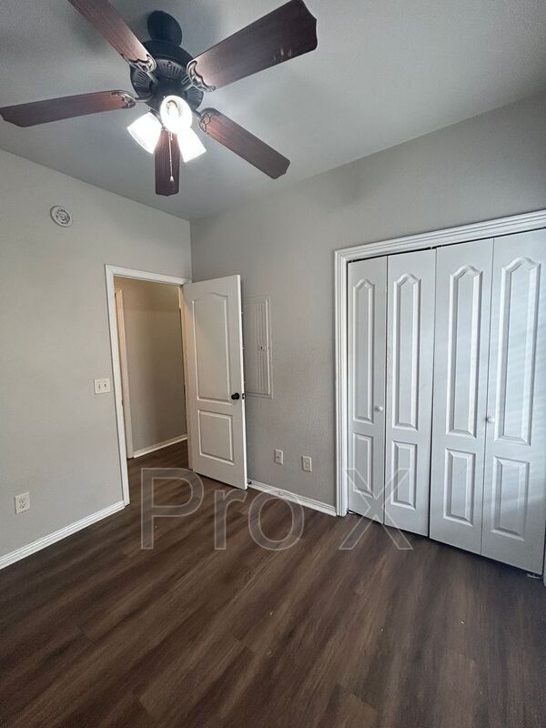 Building Photo - 2670 N Valencia Ave