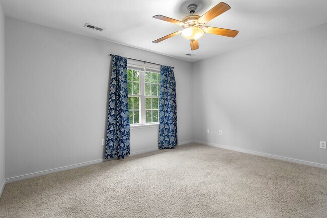 Building Photo - HAMPTON PARK - Pristine 4-5 bedroom home a...