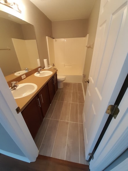 Building Photo - 15060 SW 39th Cir