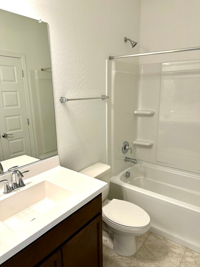 Building Photo - Fantastic 10 month new Taylor Morrison hom...