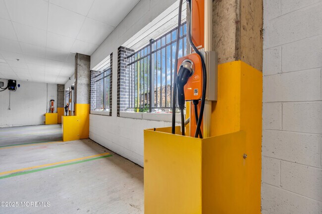 Building Photo - 120 Monmouth St