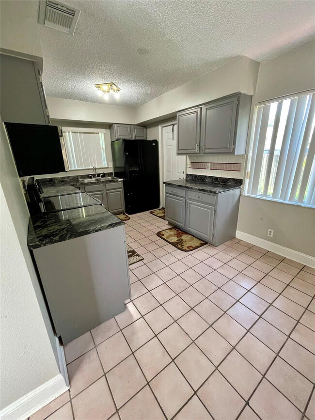 Building Photo - 2807 Polk St