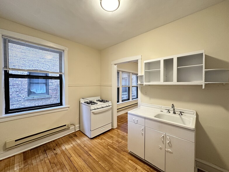 Building Photo - 1310 Oak Ave