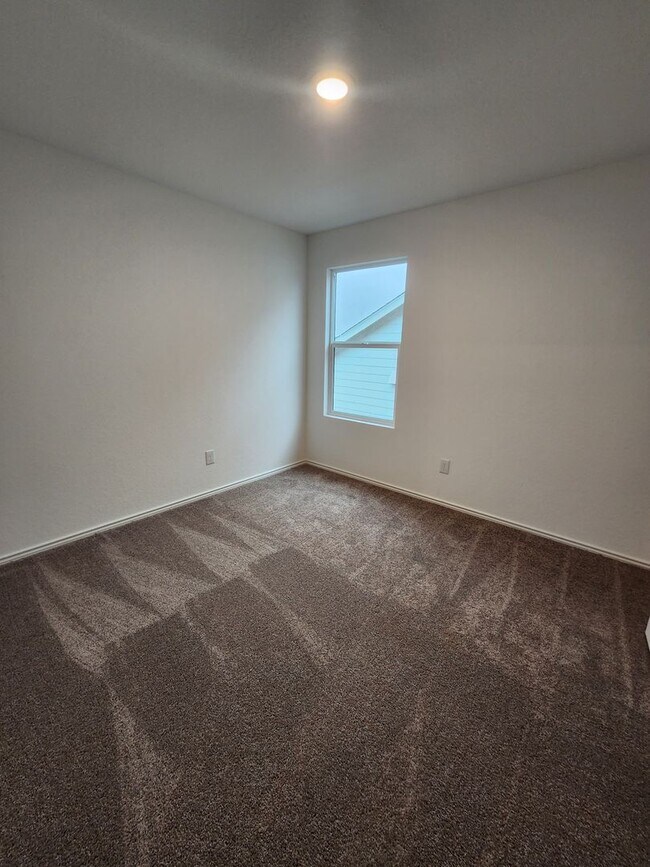 Building Photo - 4-bed, 2-bath gem in Hidden Trails- Bulverde TX- 4/2/2-6013 Companion Loop