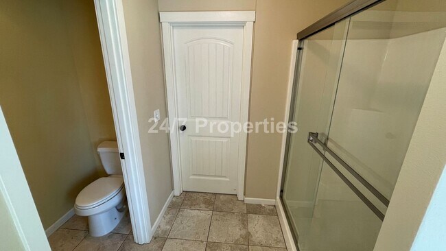 Building Photo - Stunning 4 BD | 2.5 BA Craftsman - Milwaukie