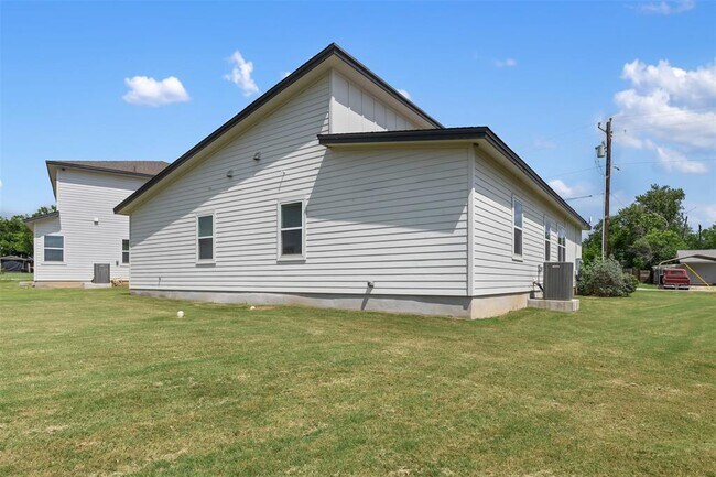 Building Photo - 308 E 20th St